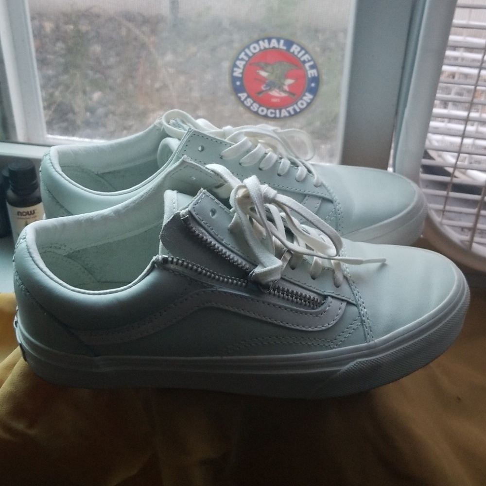 Van's